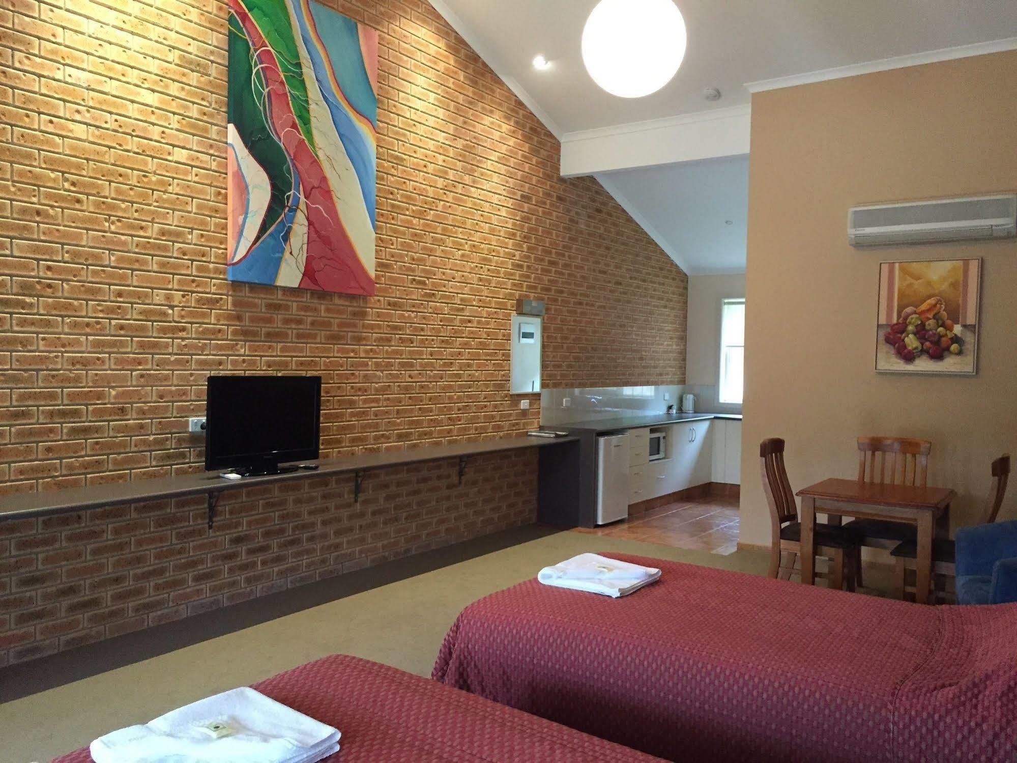 ไบรท์ ออน แทร็ค Motel ภายนอก รูปภาพ