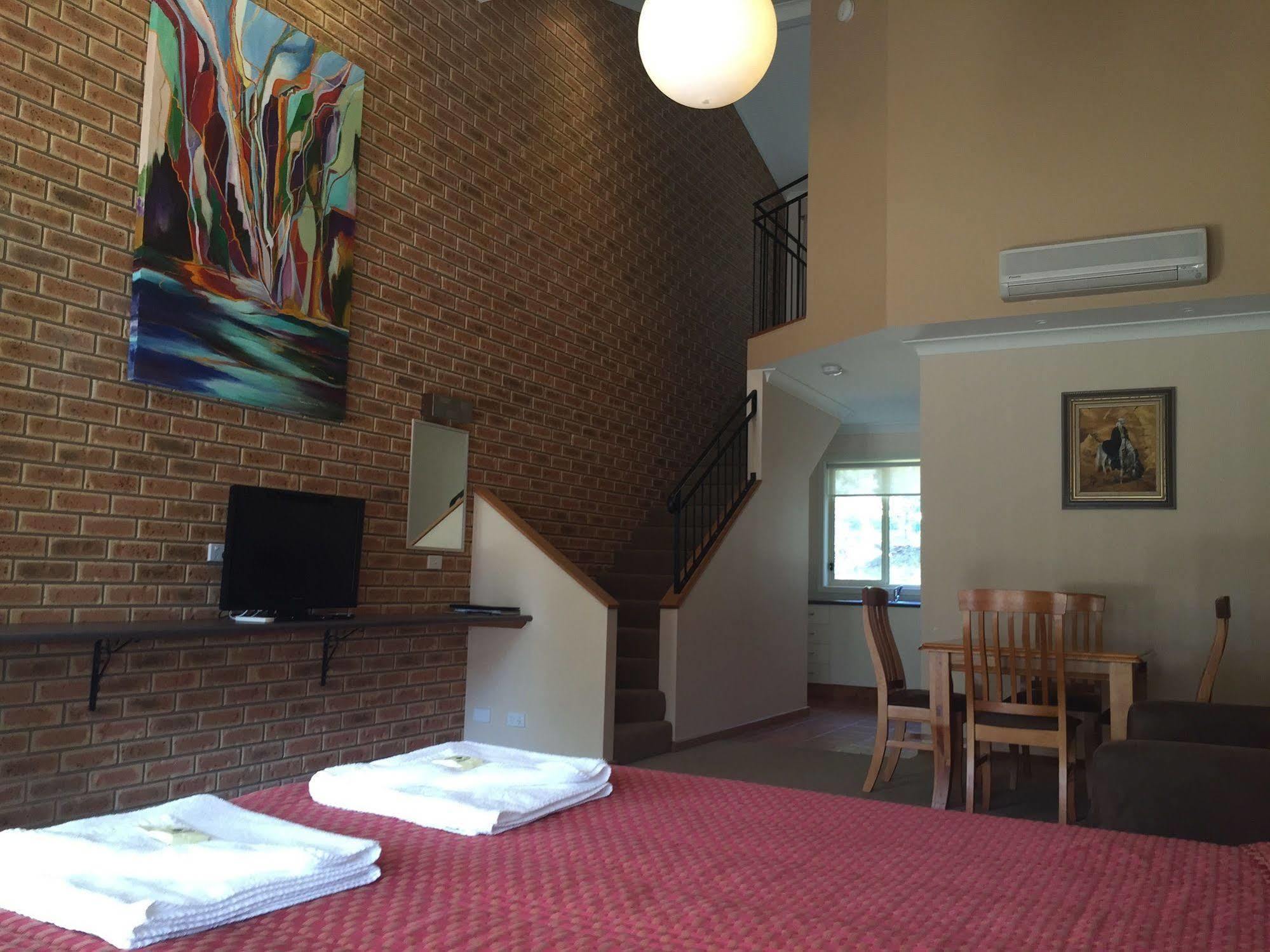 ไบรท์ ออน แทร็ค Motel ภายนอก รูปภาพ
